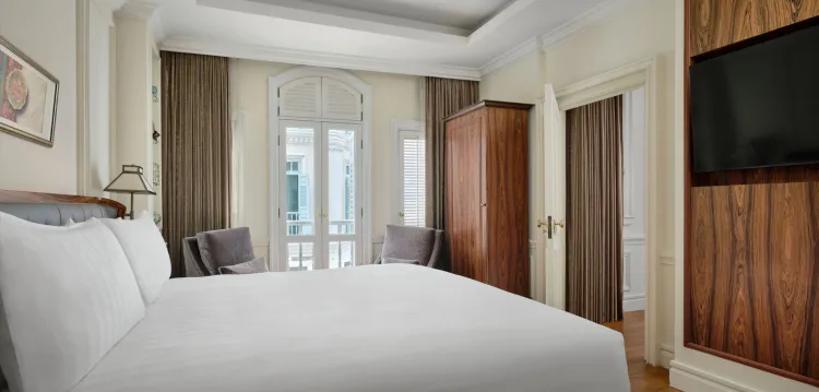 5-STAR HOTEL ROOMS & LUXURY SUITES IN SINGAPORE